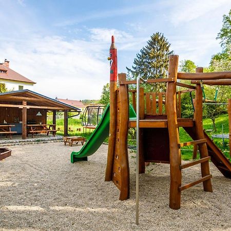 Penzion, Restaurant Gloria Chrastava المظهر الخارجي الصورة